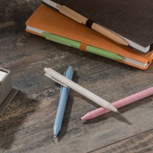 długopis z materiału ekologicznego-słomy_Ideas Factory